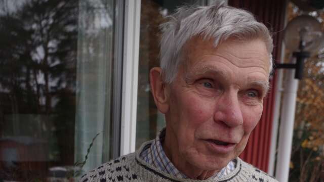 Stig Andersson, pensionerad Säffleläkare, har gett ut en ny bok där tio år av hans liv gestaltas genom fyrtiotre berättelser. 
