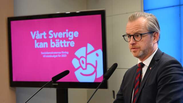 Mikael Damberg presenterade Socialdemokraternas budgetförslag inför 2023 vid en pressträff i riksdagens presscenterden 23 november. 