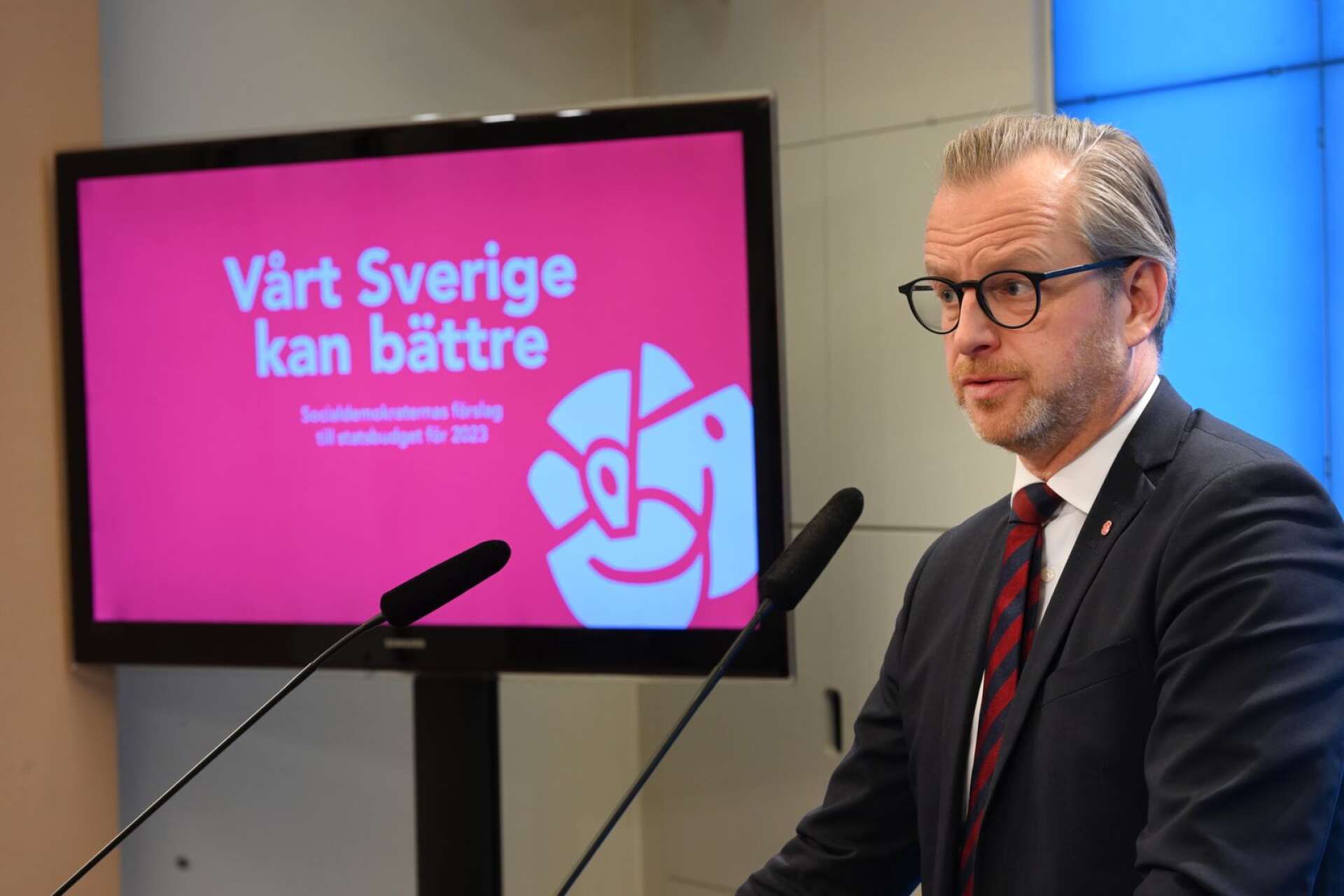 Mikael Damberg presenterade Socialdemokraternas budgetförslag inför 2023 vid en pressträff i riksdagens presscenterden 23 november. 