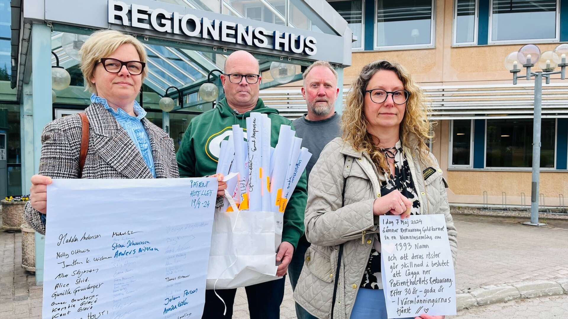 Marthe Molle Strende, Hans Grönquist, Peter Byh och Linda Lehn med en kasse protestlistor i ett försök att stoppa nedläggningen av restaurang Guldkornet. 