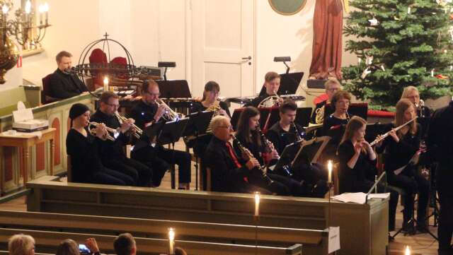 Åmål Concert Band i Åmåls kyrka i december 2017. I helgen är det dags för ny julkonsert.
   