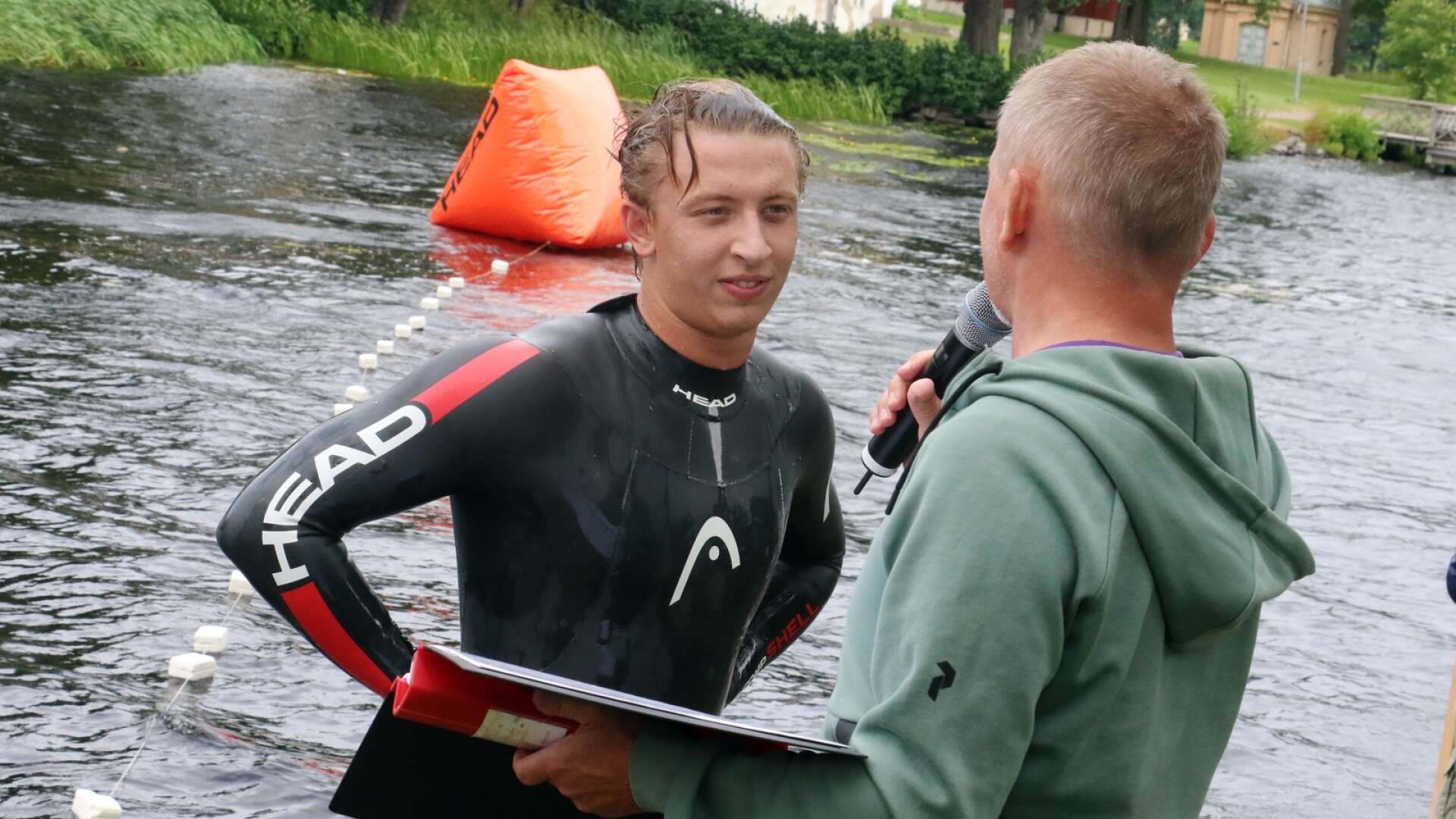 Johan Rydahl tog hem herrklassen i Ferlindoppet förra året. Han såg pigg ut efter att ha simmat de 1300 meterna i öppet vatten.