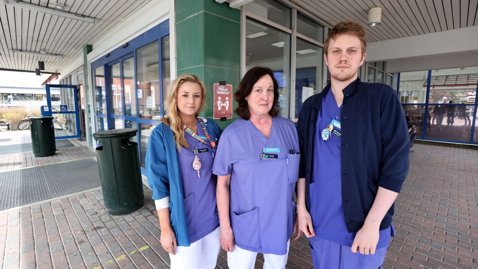 Sjuksköterskorna Emelie Eriksson, Eva Berg och Viktor Hemhag på ortopeden på Centralsjukhuset i Karlstad säger att Vårdförbundets medlemmar vill ha bättre villkor.