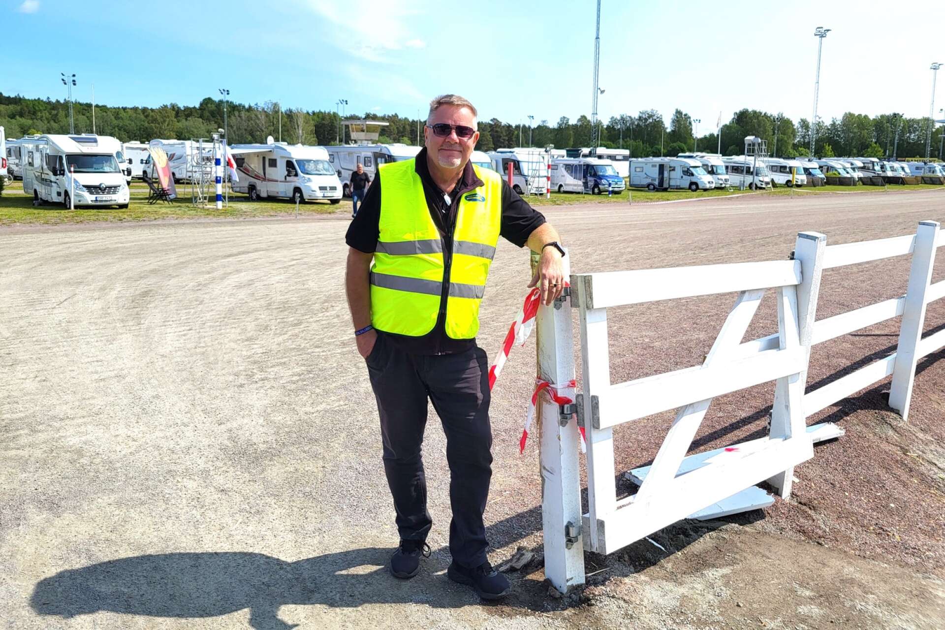 Nästa år firar Husbilsklubben 20 år. Då hoppas Åke Andersson vara tillbaka på travovalen i Karlstad. Nästa år firar Husbilsklubben 20 år. Då hoppas Åke Andersson vara tillbaka på travovalen i Karlstad.