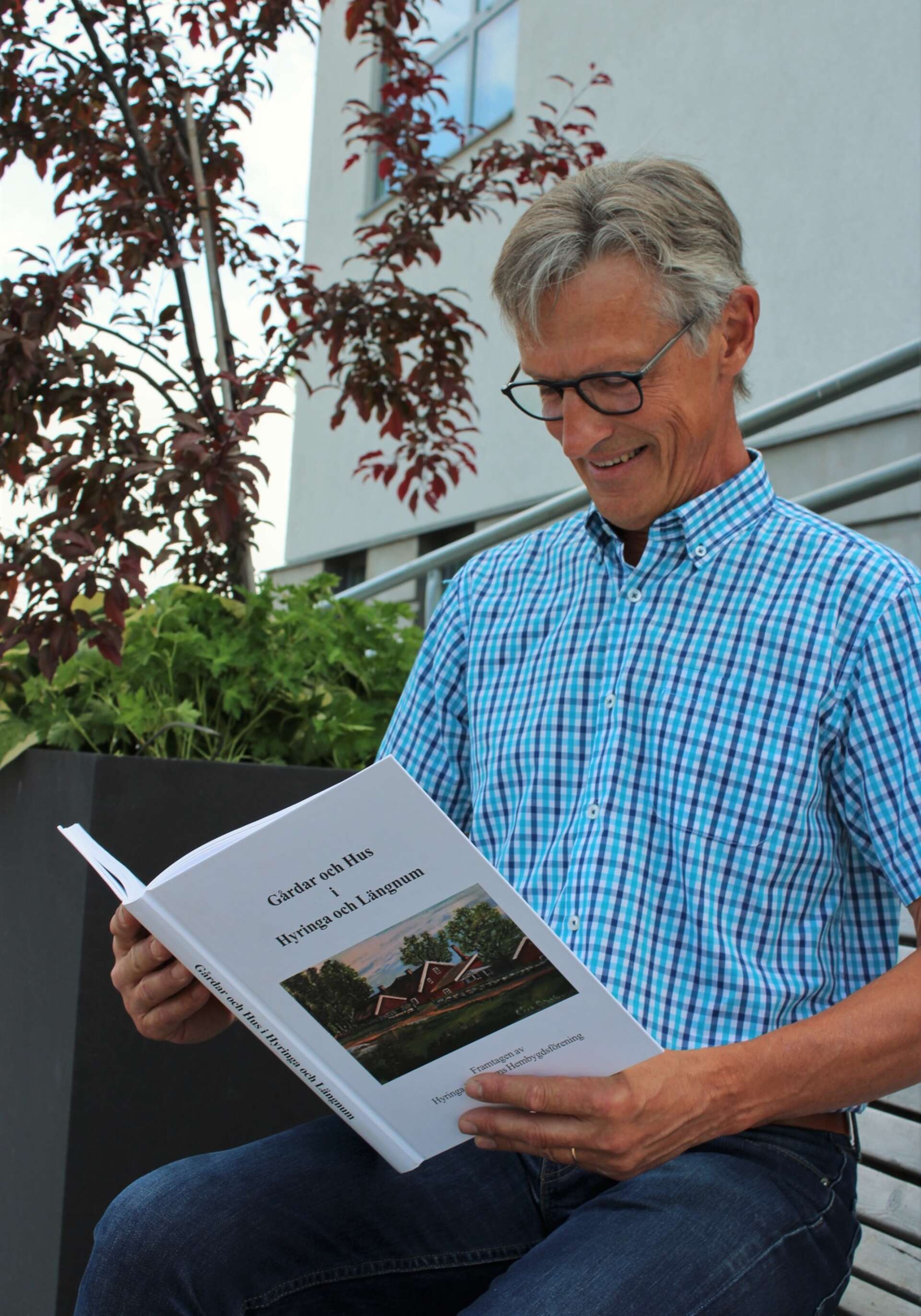 Allt arbete med boken resulterade sedan i 335 sidor med bilder och information om gårdar och hus i Hyringa och Längnum.