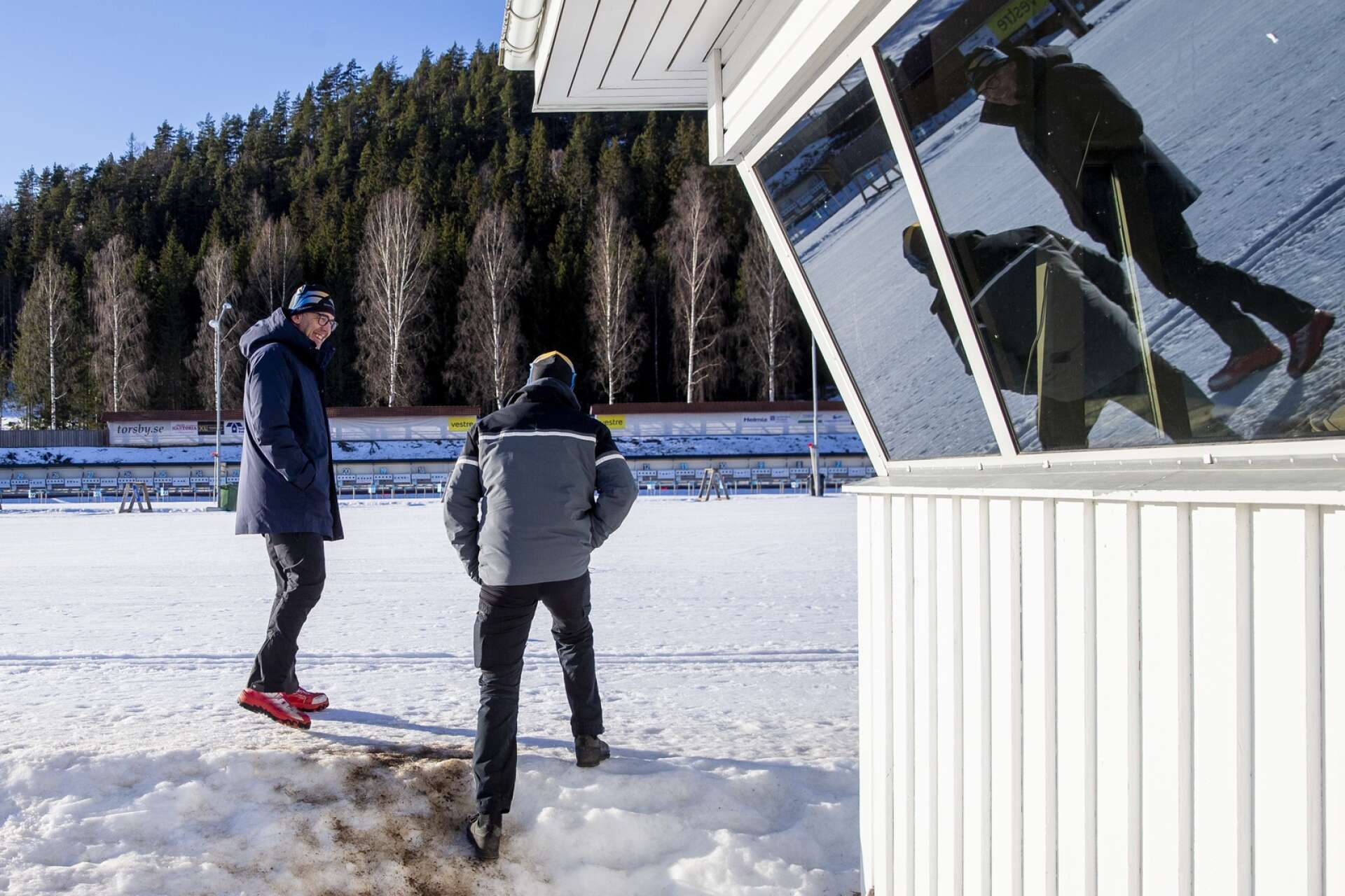 Mikael Löfgren och Leif Andersson arbetar numera som lärare på skidgymnasiet i Torsby och drillar ofta sina adepter på stadion vid Valberget.