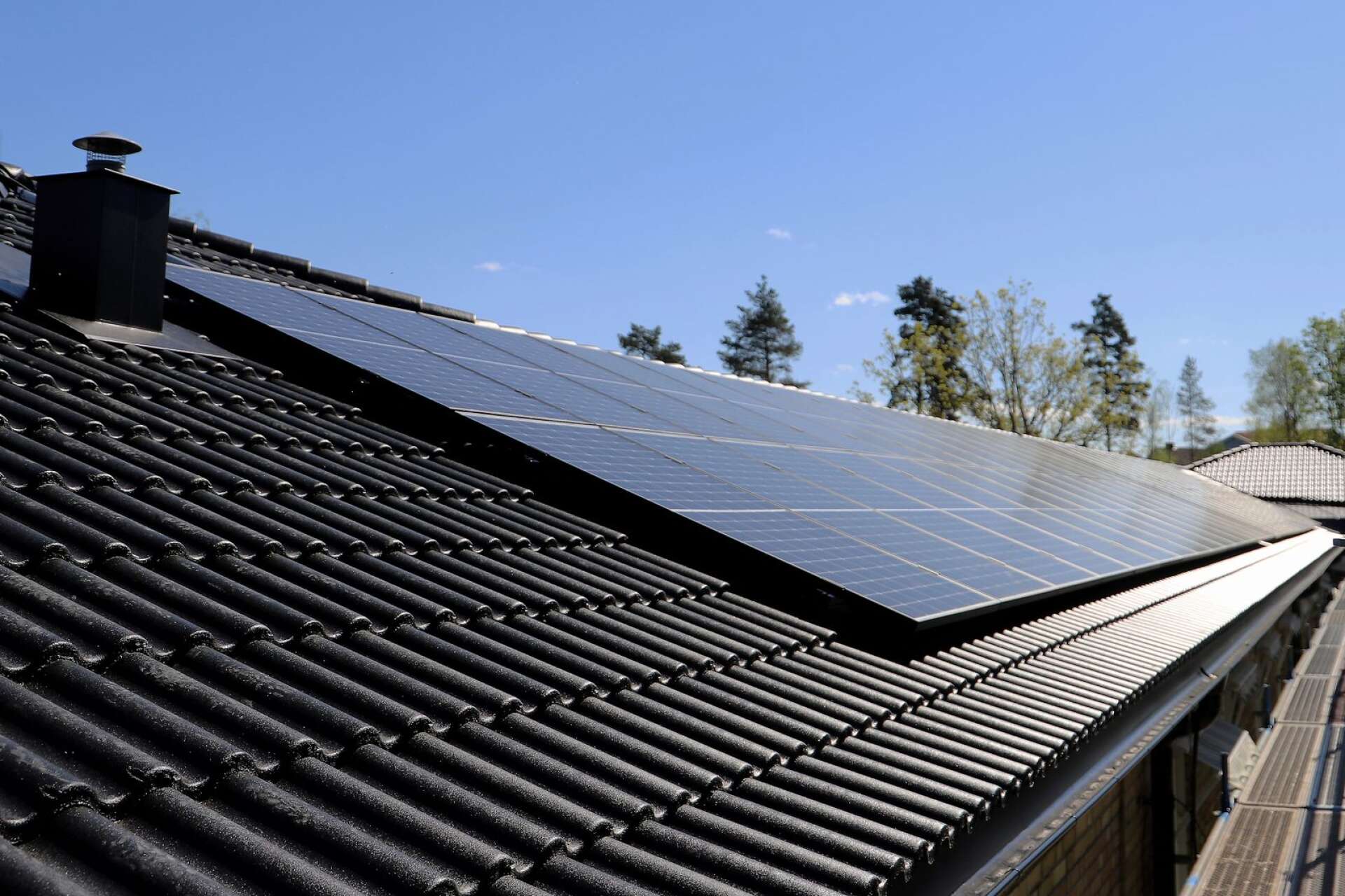 Bengtsforshus AB har låtit lägga på solcellspaneler på delar av taket på Granåsgården.