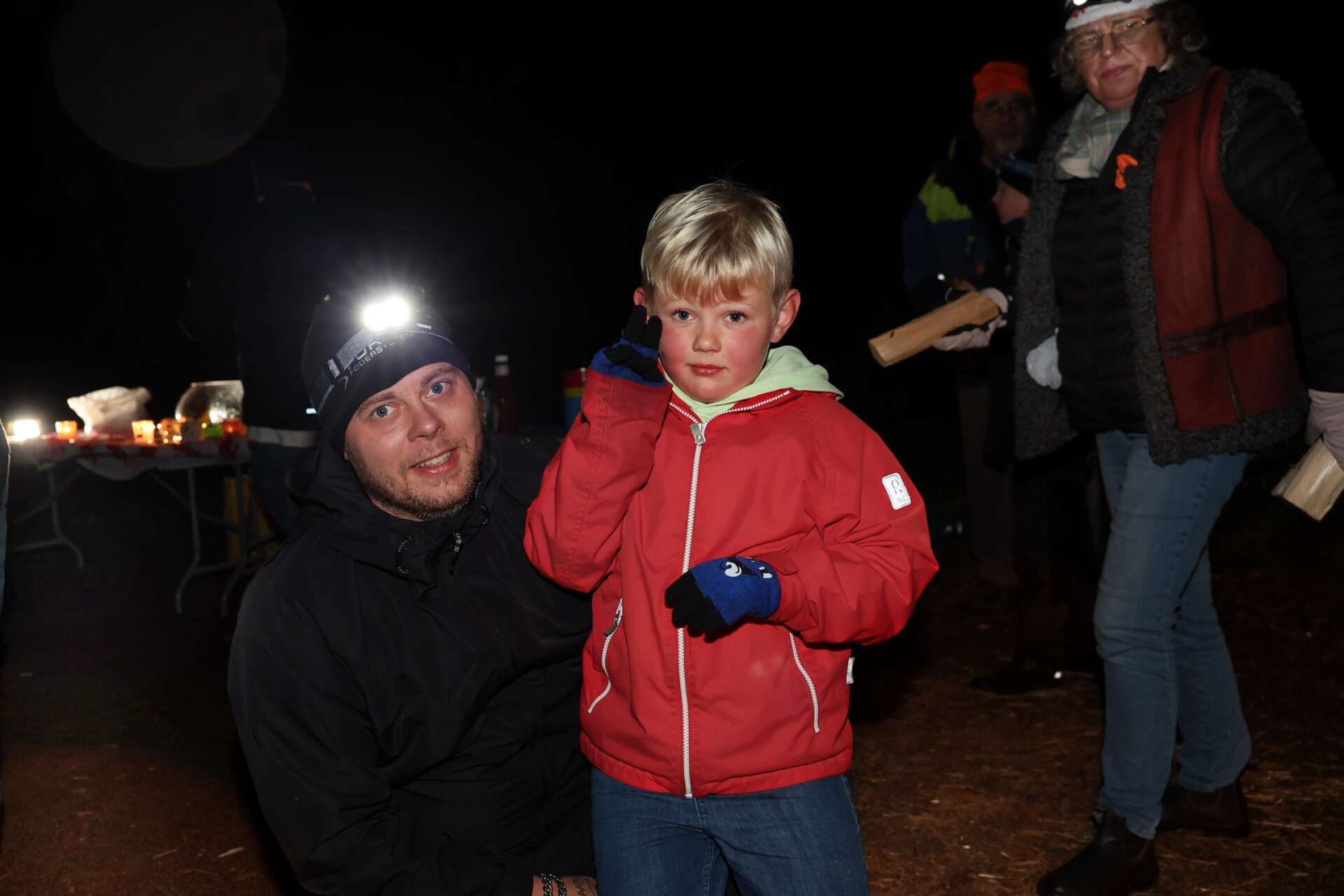 Åke Andersson, 7 år, med pappa Joacim.