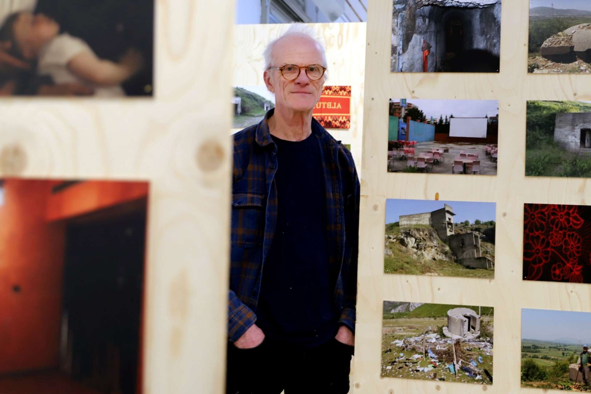 Staffan Jofjell visar fotografier och filmer från tre av sina internationella projekt i utställningen Checkpoint på Rackstadmuseet. Det blir en markering av oroshärdar, men också mänsklig styrka.