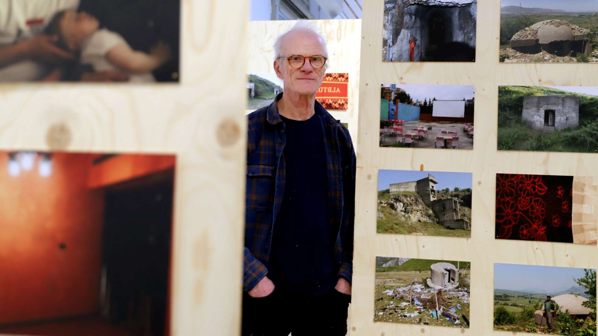 Staffan Jofjell visar fotografier och filmer från tre av sina internationella projekt i utställningen Checkpoint på Rackstadmuseet. Det blir en markering av oroshärdar, men också mänsklig styrka.