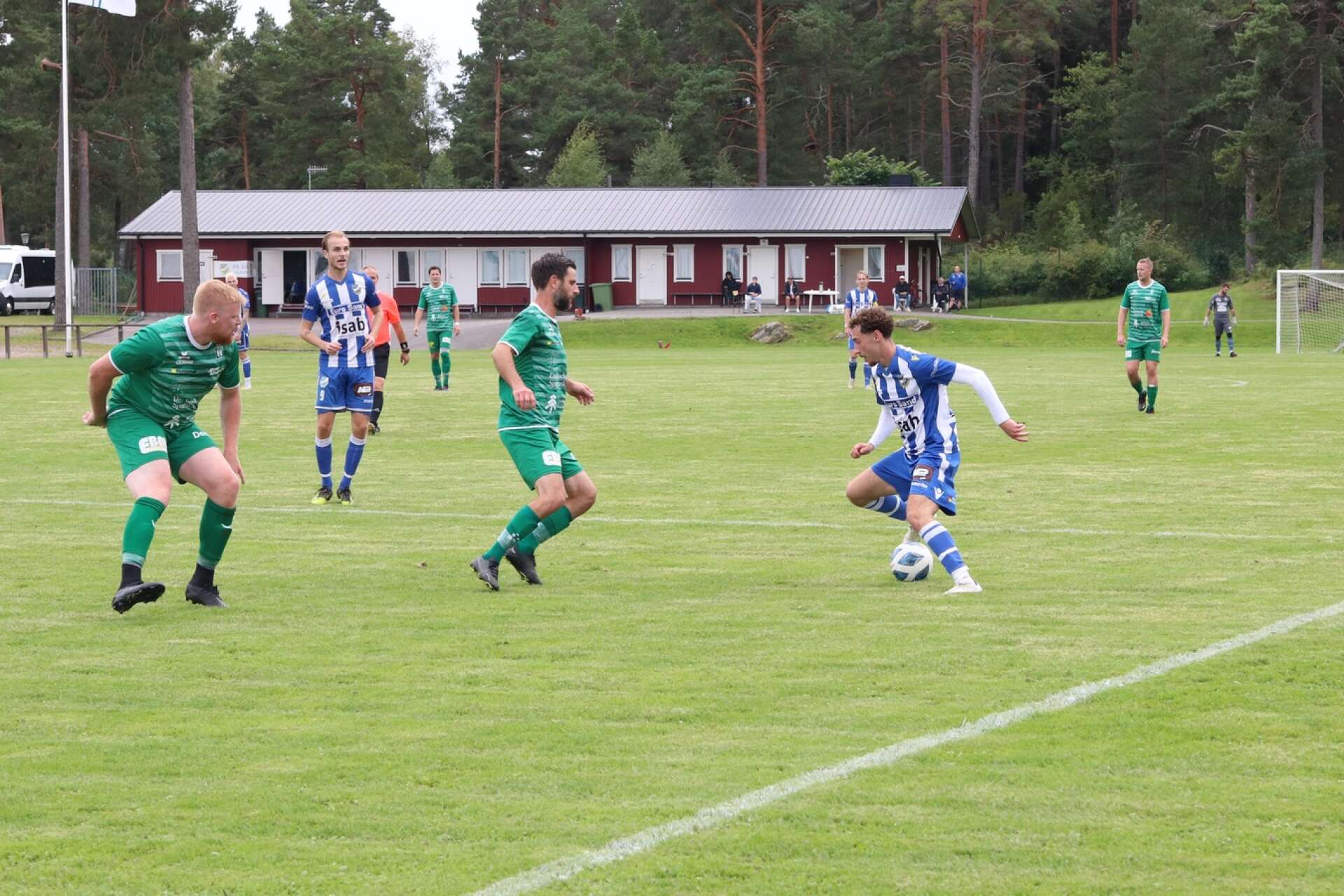 Rayif Mahrat är tillbaka i IFK Åmål, här i matchen mot Högsäters GF. I helgen var han med när laget föll stort mot mittenlaget Groheds IF.