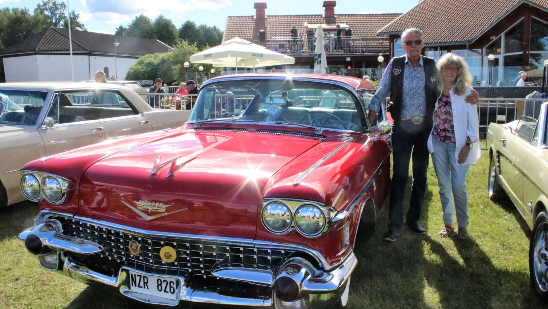 Sven och Mariann Olofsson har tre amerikanare och hade med sig denna Cadillac Coupe de Ville -58 som är totalrenoverad.