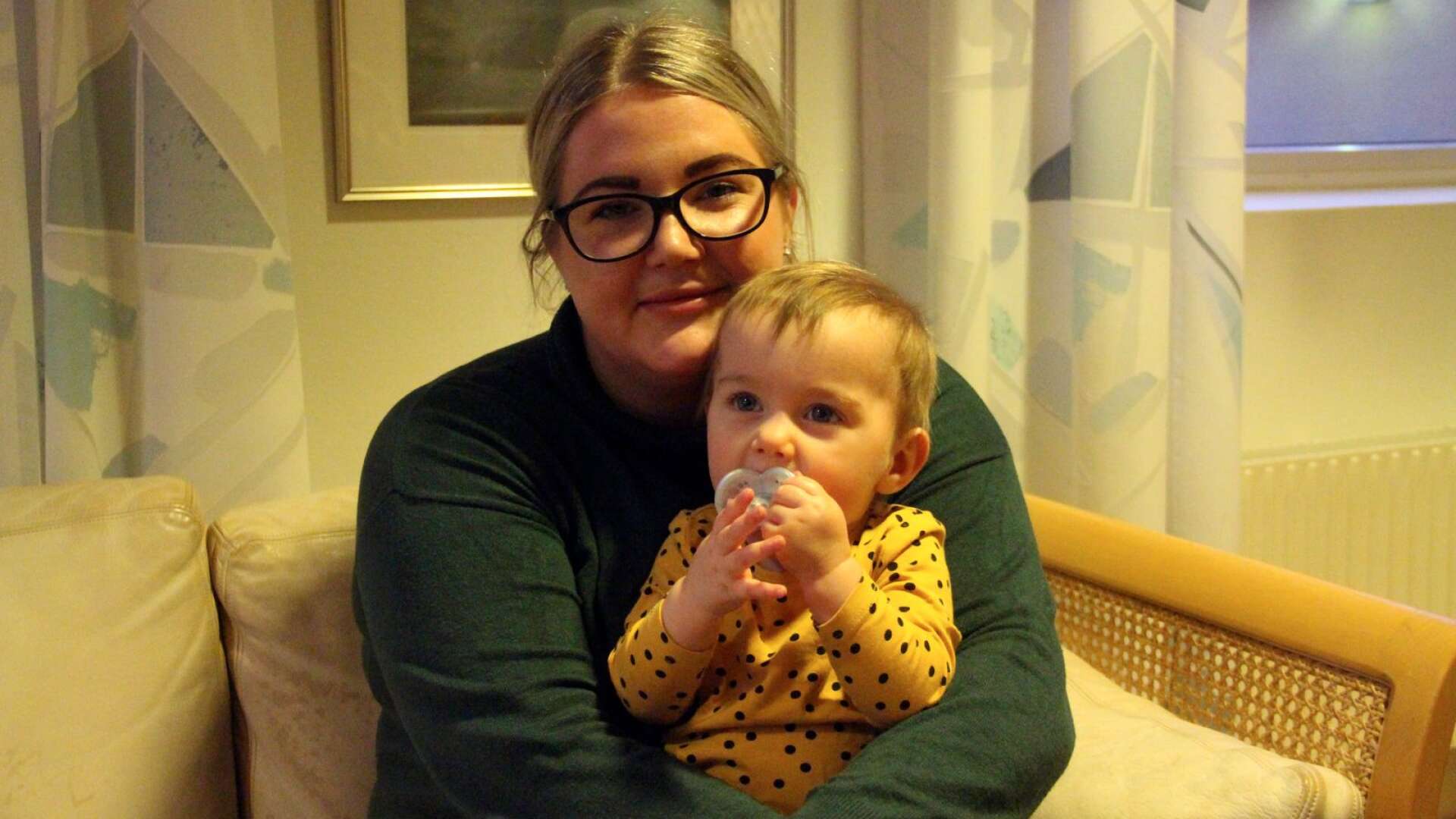 Amanda Andersson med dottern Leya som är elva månader.
