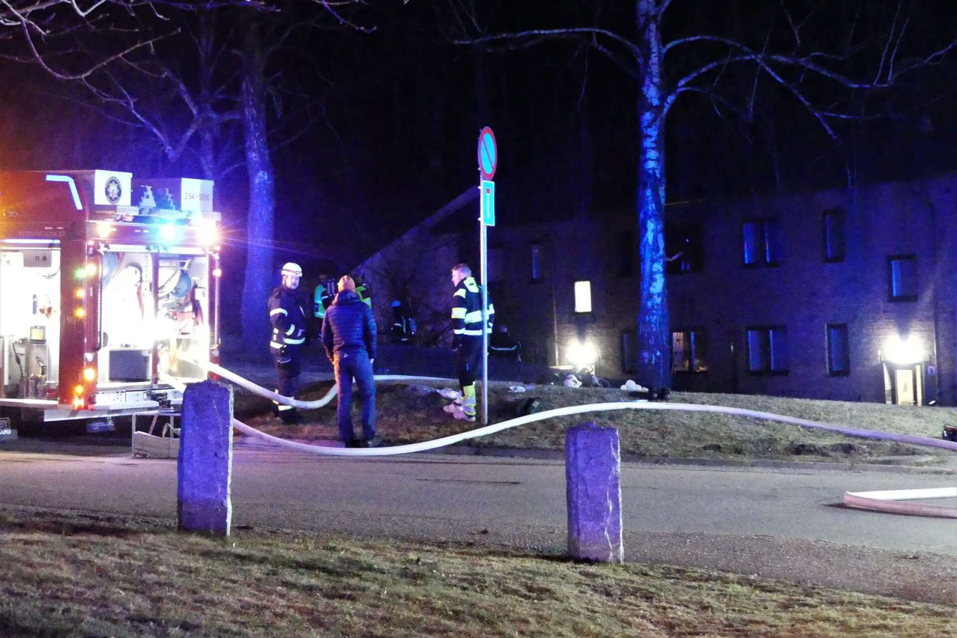 En lägenhet på Stenhuggaregatan i Åmål brann under tisdagskvällen. Ingen person kom till skada.