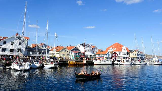 Smögen är ett populärt tillhåll för semesterfirare i Sverige.