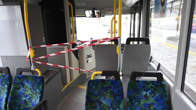 Under coronapandemin stängdes framdörrarna på bussarna.