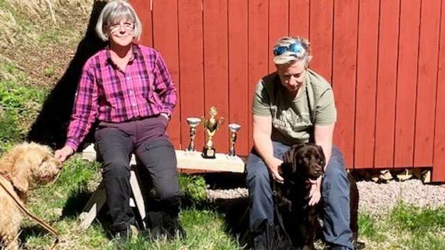 Årets kretsmästerskap i eftersök i Sunne jaktvårdskrets vanns av Anita Malmgren, Siri, Basset Fauvre Bretagne före Helena Nilsson med labradoren Myran.