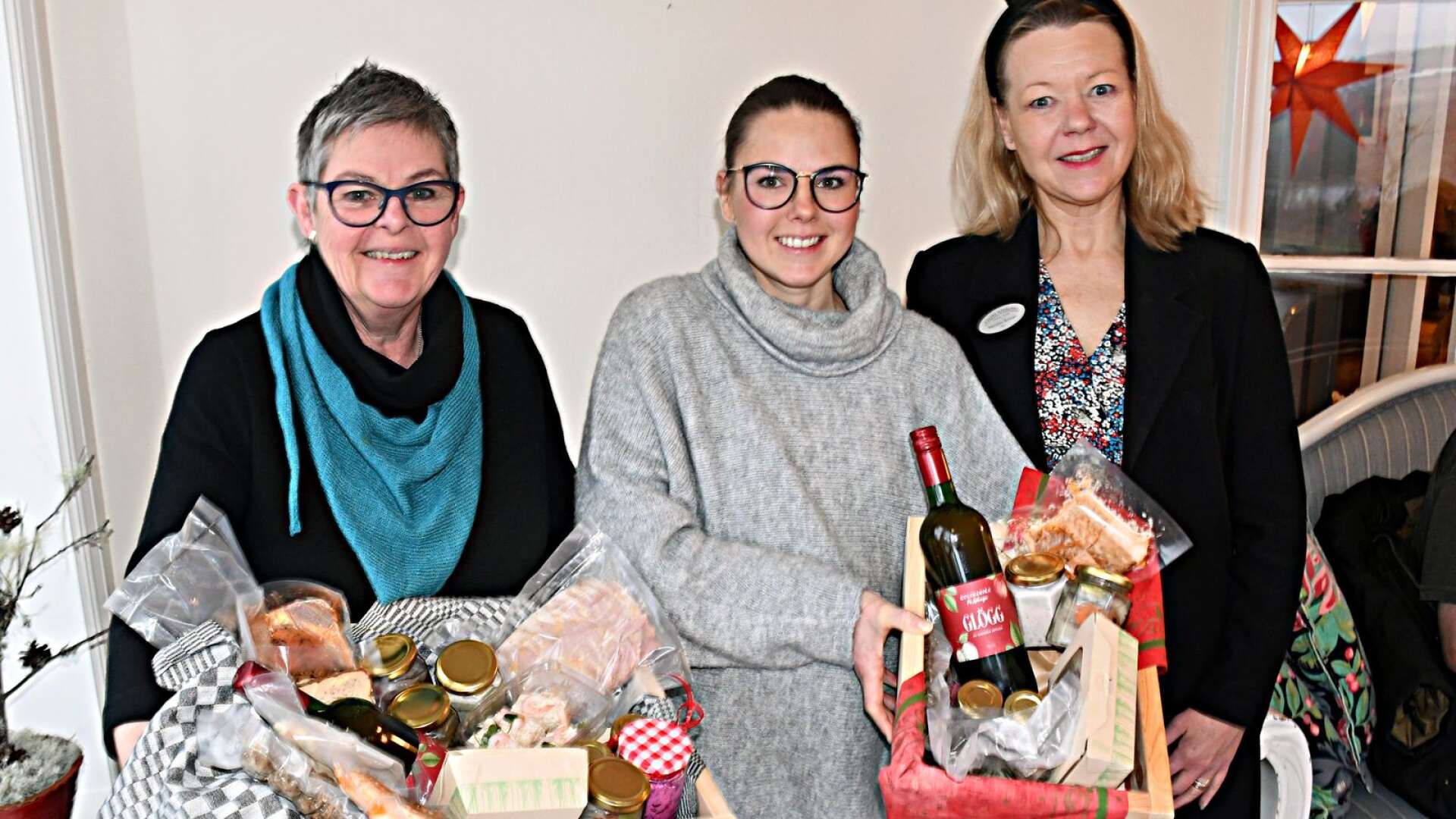 Kerstin och Johanna Andersson på Kalasmakeriet i Gräsmark har inlett samarbete med Marianne Krönsjö på Ulvsby herrgård och Kulinarika, och erbjuder jullådor innehållande de tre företagens delikatesser