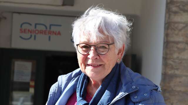 Birgitta Carlsson är ordförande i SPF Seniorerna Skövde som uppmanar alla äldre att ta den hjälp som finns under den rådande coronapandemin. De har nu startat en trygghetsgrupp.