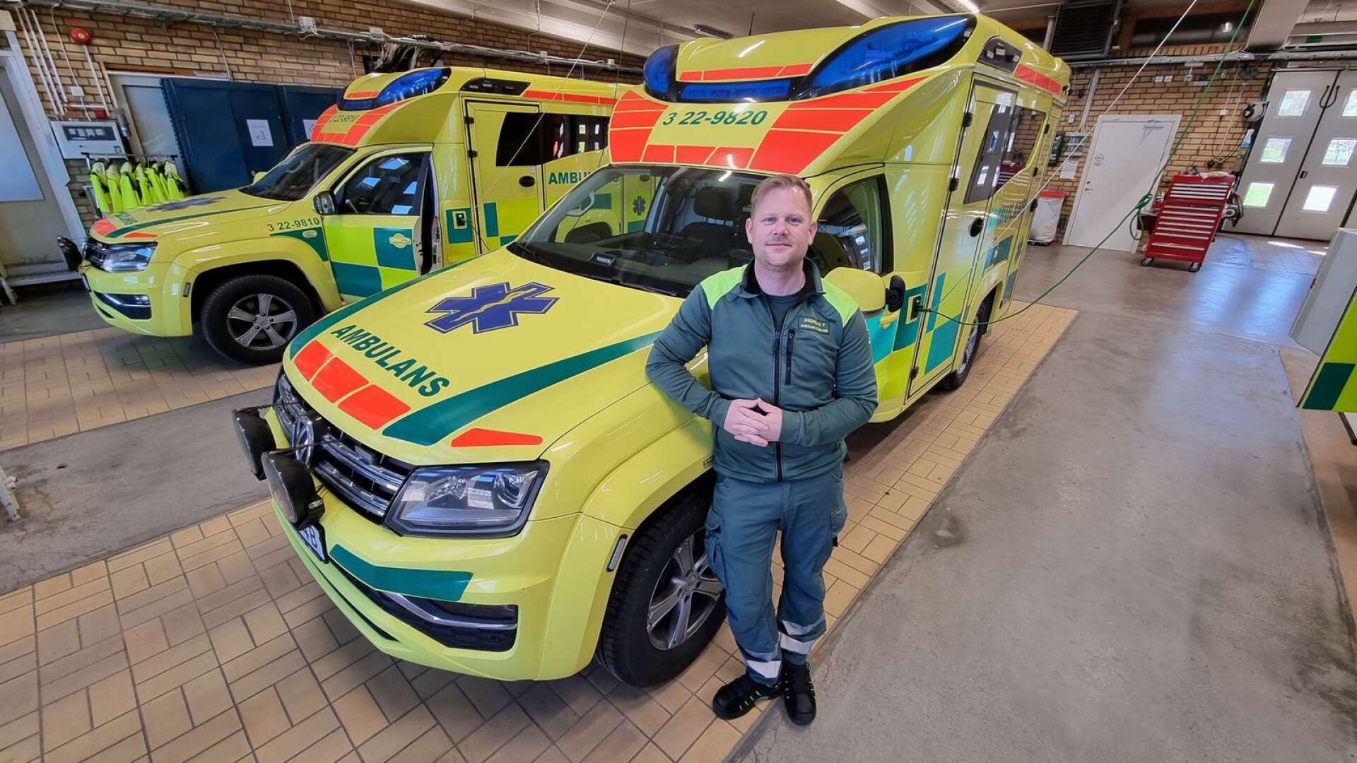Andreas Forsberg jobbar som ambulanssjukvårdare i Kristinehamn. Han är den tredje generationen i släkten som jobbar för BRT. 