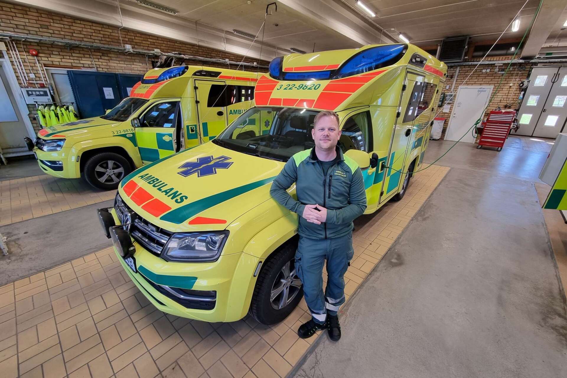 Andreas Forsberg jobbar som ambulanssjukvårdare i Kristinehamn. Han är den tredje generationen i släkten som jobbar för BRT. 