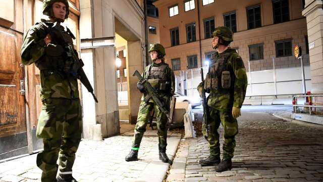Ingvar Persson föreslår bland annat att militärer ska bevaka områden där det misstänks att narkotika säljs. lllustrationsbild, personerna på bilden har ingen koppling till texten.
