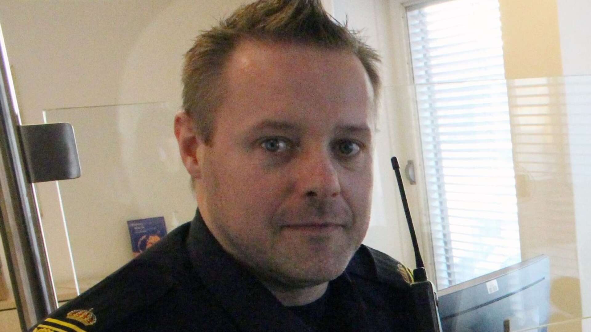 Fredrik Lundberg, kommunpolis i Kristinehamn, vill att händelser där kvinnor blivit förföljda och jagade anmäls. Arkivbild. 