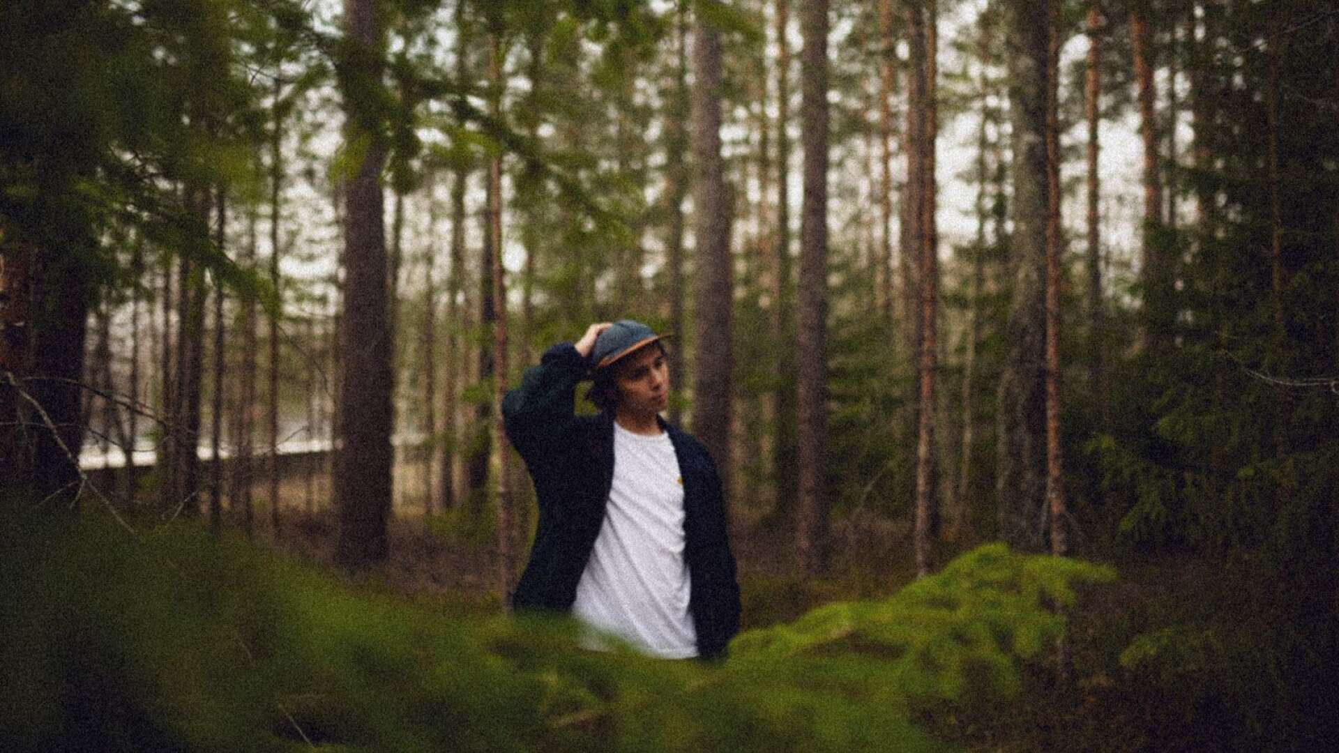 Värmländske Simon Öman släpper musik under namnet Sam Florian. Om en vecka väntar debutalbumet och till hösten släpps en ep på svenska.