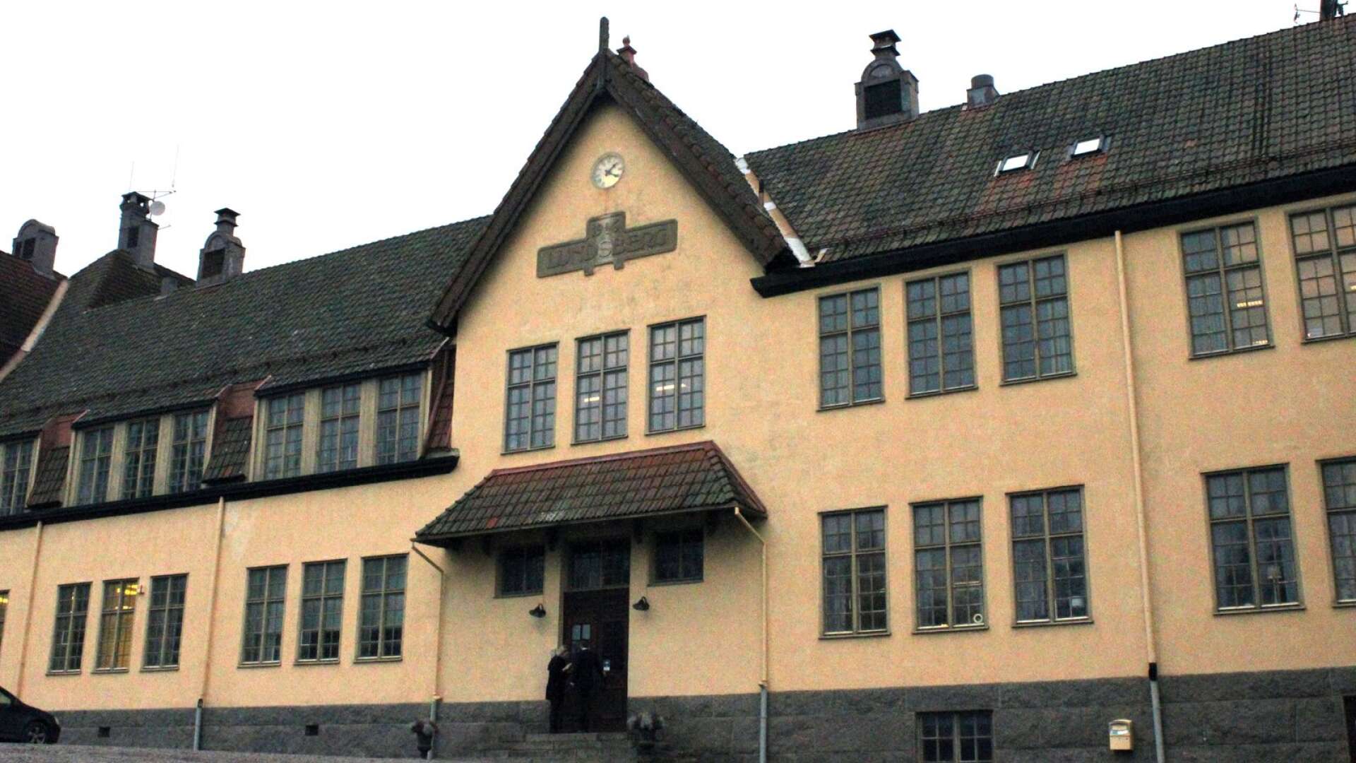 Lundsbergs internatskola har tagit beslut om att det inte blir någon hemresehelg före jul.