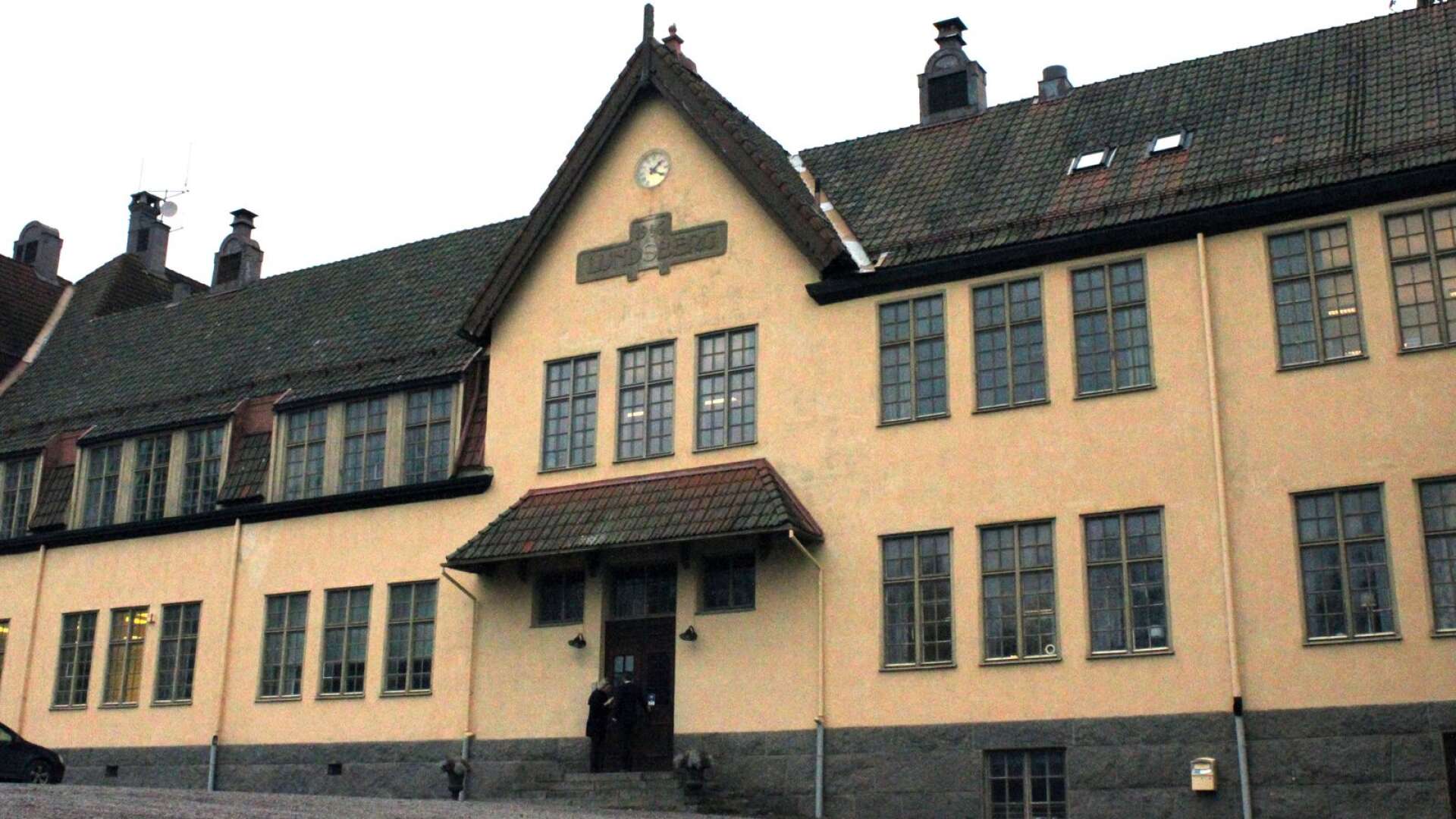 Det går 249 elever på Lundsberg. Enligt Peter Morfeldt så fanns en smittspridning av covid-19 på internatskolan innan jul. 