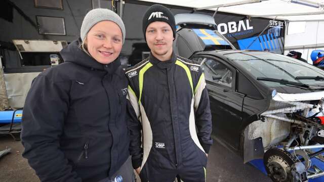 Sandra Hultgren är teamchef och Simon Olofsson förare i det värmländska syskonteamet, som kör i RallyX.