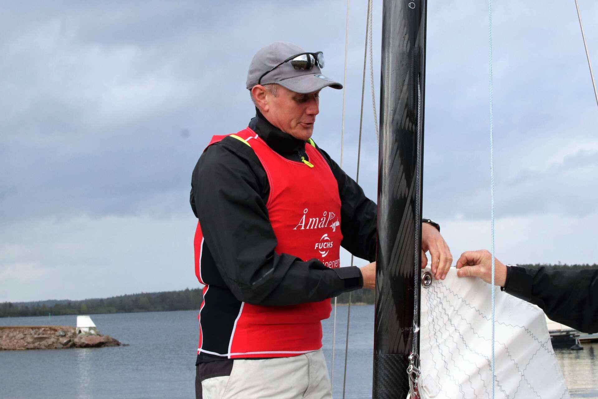 Fredrik Pettersson är taktiker i team Spruce J70 sailing som tog hem en fjärdeplats på en stor regatta på Hankö utanför norska Fredrikstad.