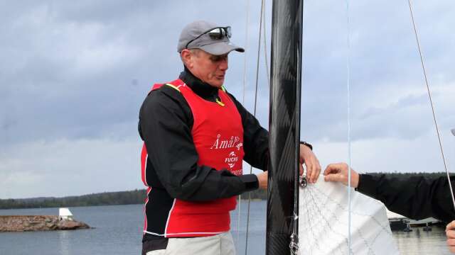 Fredrik Pettersson är taktiker i team Spruce J70 sailing som tog hem en fjärdeplats på en stor regatta på Hankö utanför norska Fredrikstad.