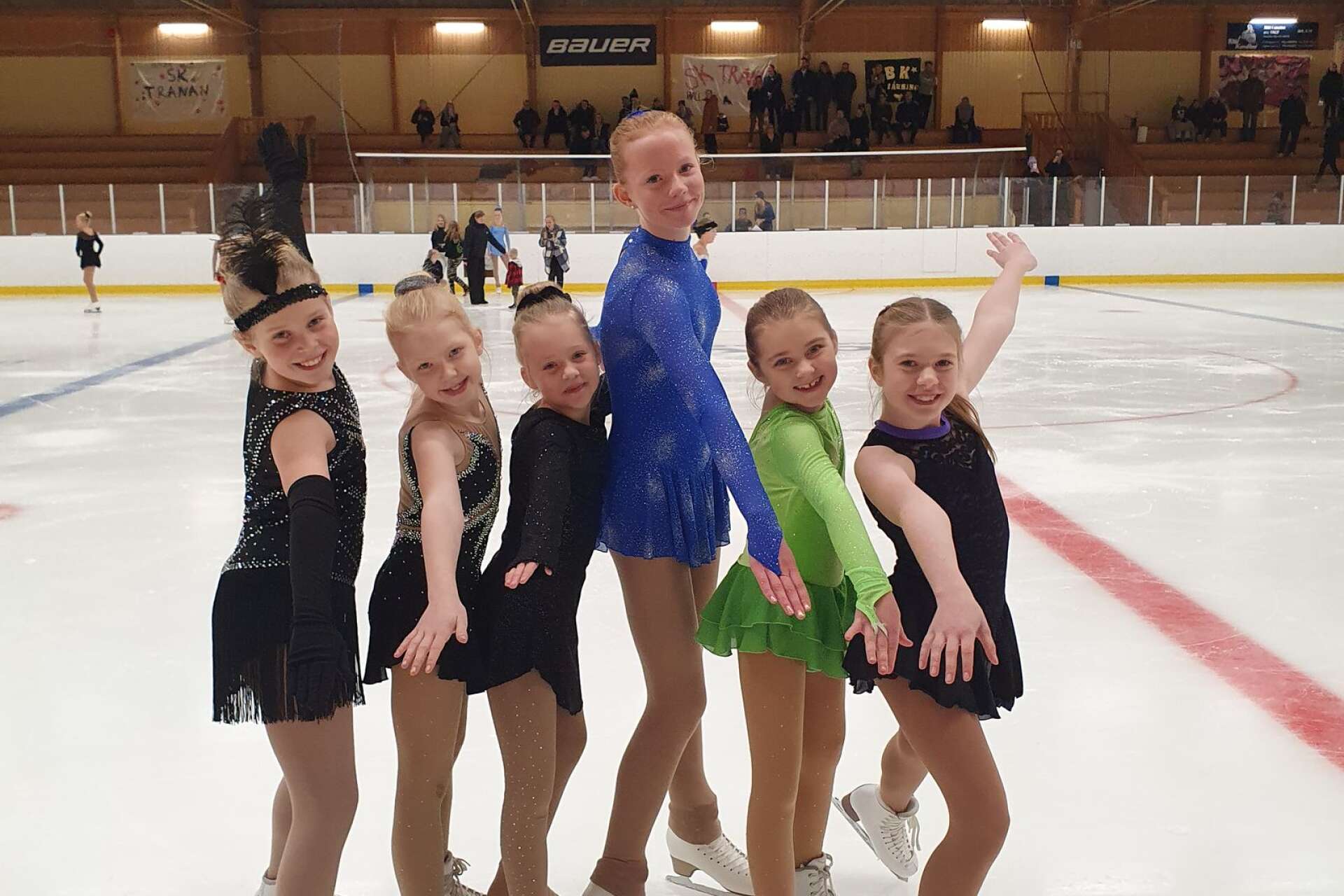 Ellie Eklöf, Elsa Holmberg, Ella Larsson, Hilma Kahra, Moa Wik och Ebba Holmberg tävlade på söndagen. 