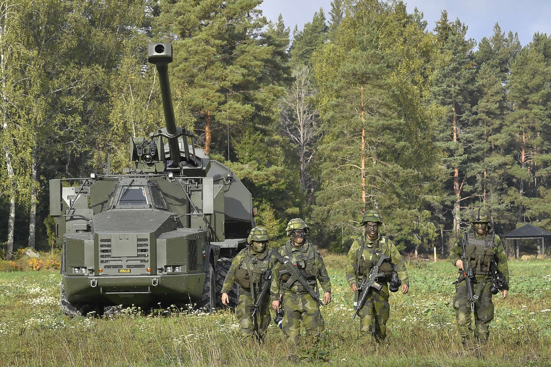 Sverige skickar fler vapen till Ukraina. Arkivbild från 2017 på en övning i Sverige med artillerisystemet Archer.