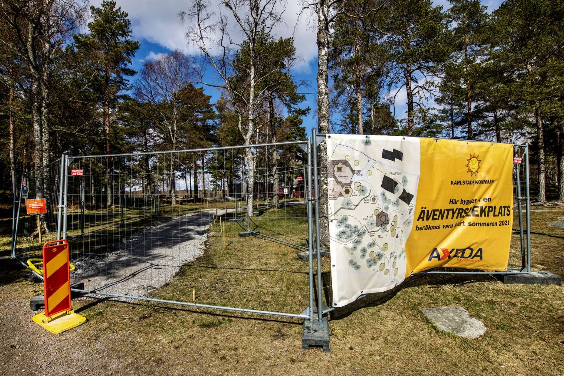 Äventyrslekplatsen på Skutberget hade redan börjat byggas när mark- och miljödomstolen beslutade att sätta stopp för bygget.