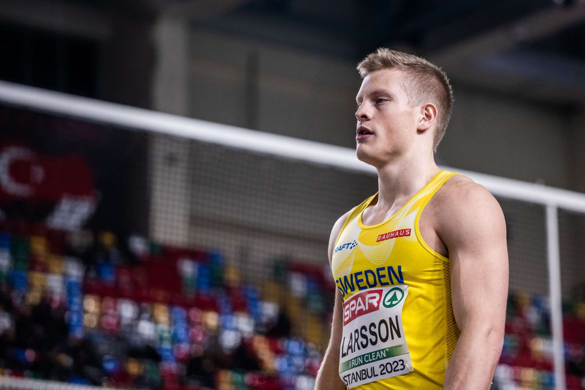 23-årige Henrik Larsson från IF Göta vann i mars EM-brons på 60 meter på nytt svenskt rekord 6,53 sekunder.