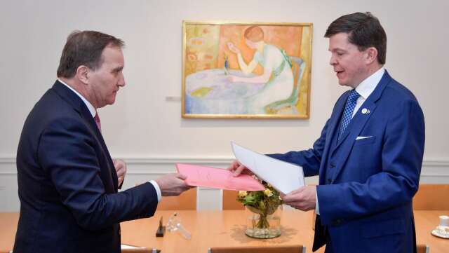 Statsminister Stefan Löfven lämnar in sin avskedsansökan till talmannen Andreas Norlén.