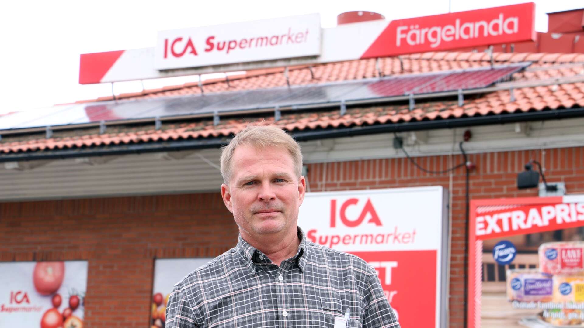 Magnus Larsson, butiksägare på Ica Supermarket Färgelanda.