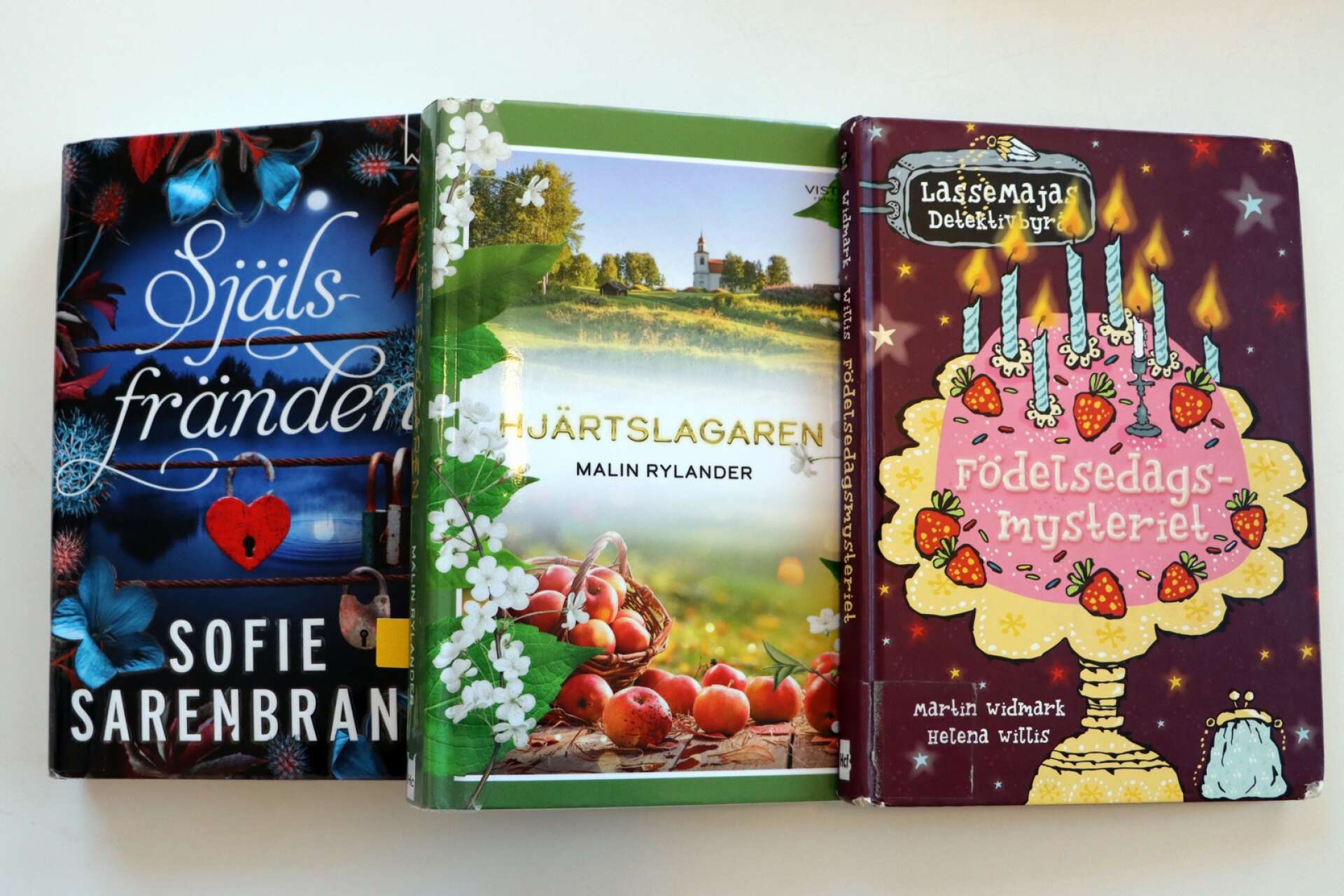 Sofie Sarenbrant, Malin Rylander och Martin Widmark är några populära författare på bibliotekets topplistor. 