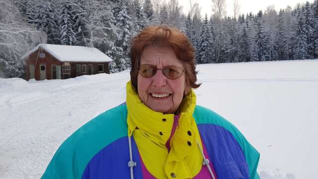 Laila Hermansson i Skillingmark får utmärkelsen Behjärtansvärd insats under Hjärtliga veckan för sitt engagemang i bygden via Skillingmarks IF. Bilden togs förra vintern vid Bönsvallen, då det var betydligt mer snö än i år.