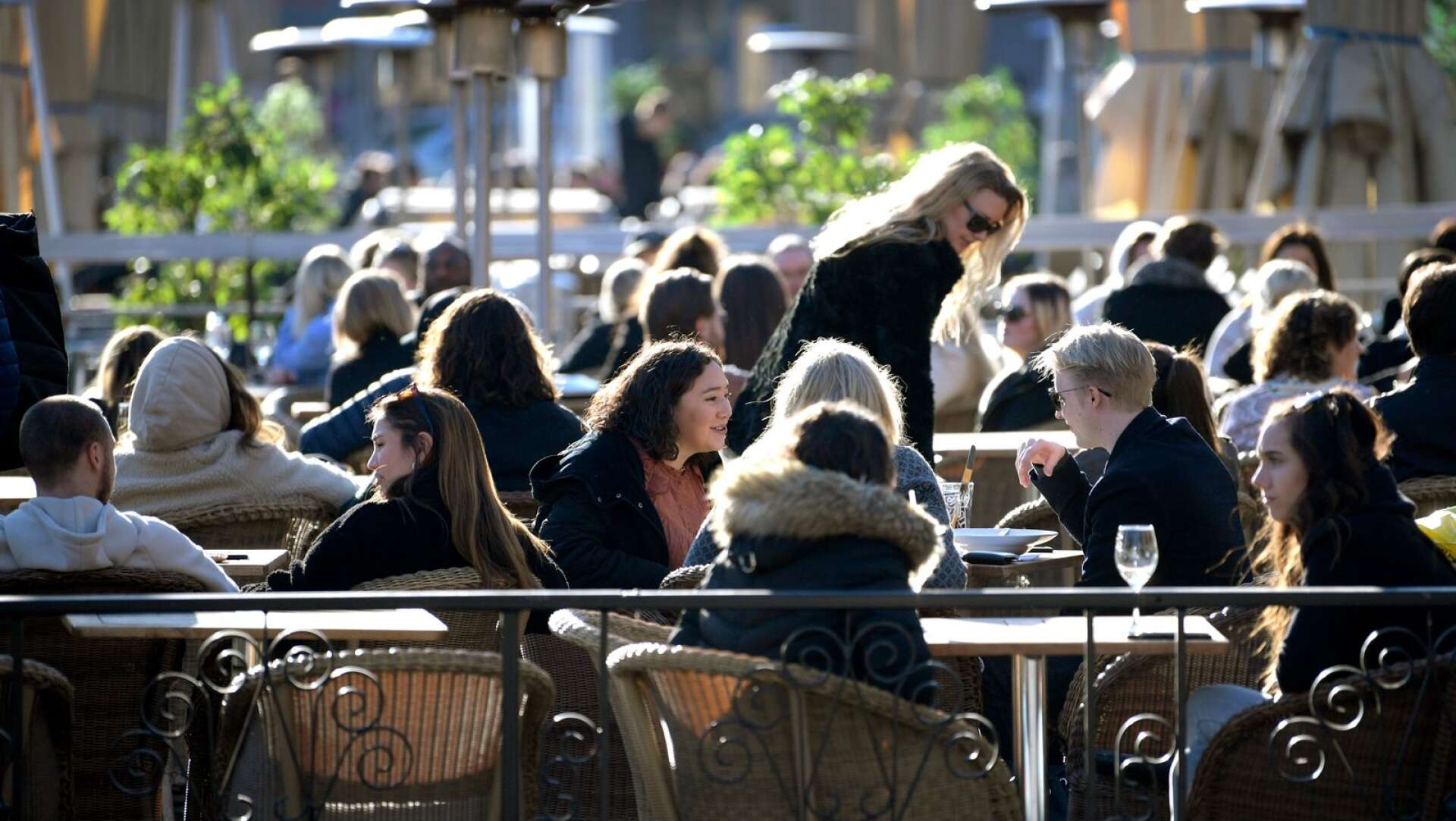 Uteserveringen i Mariestad får i år ske innan den första april, om restaurangen har polistillstånd.