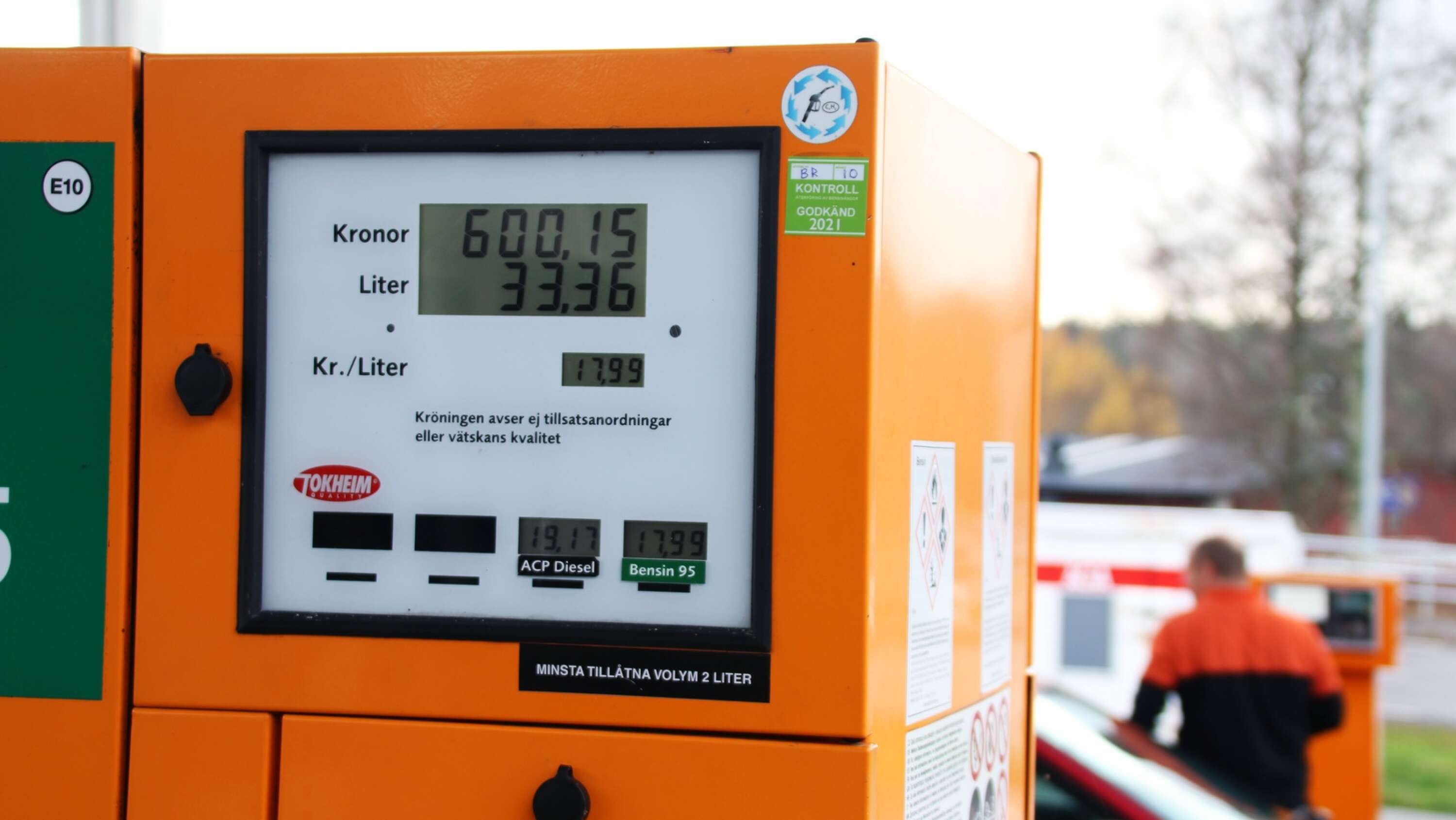 Bränslepriset ligger just nu på 17,99 för bensin och 19,17 för diesel på Preem i Färgelanda.