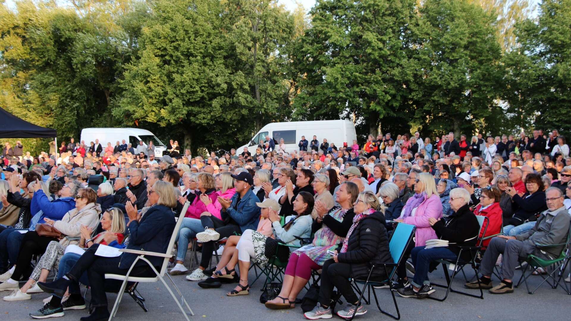 Den intet ont anande publiken sjöng och klappade händerna på årets sista allsång i parken på Karlsholme sommaren 2019. Det kom att bli den sista på tre år, men det visste ingen då.