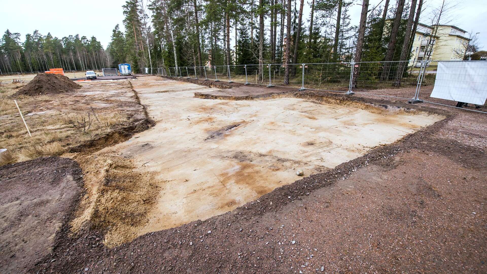 Karlstads kommun har börjat förbereda för arenasatsningen på Sannafältet där tre arenor ska byggas i en första etapp som även inkluderar tak över Tingvalla isstadion.