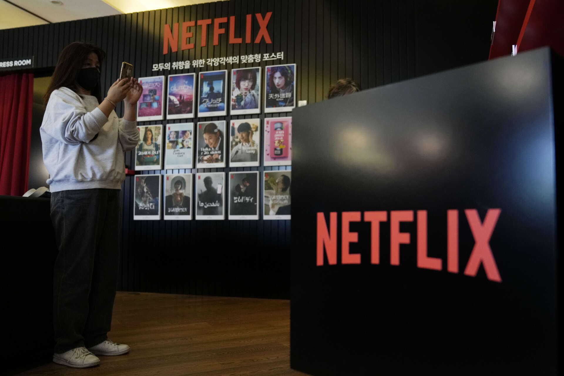 Netflix vill begränsa 'kompistittandet' på strömningstjänsten.