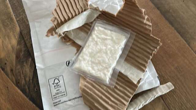 Posten i Sunne reagerade på ett paket och tipsade polisen. Paketet visade sig innehålla narkotikaklassade preparat.