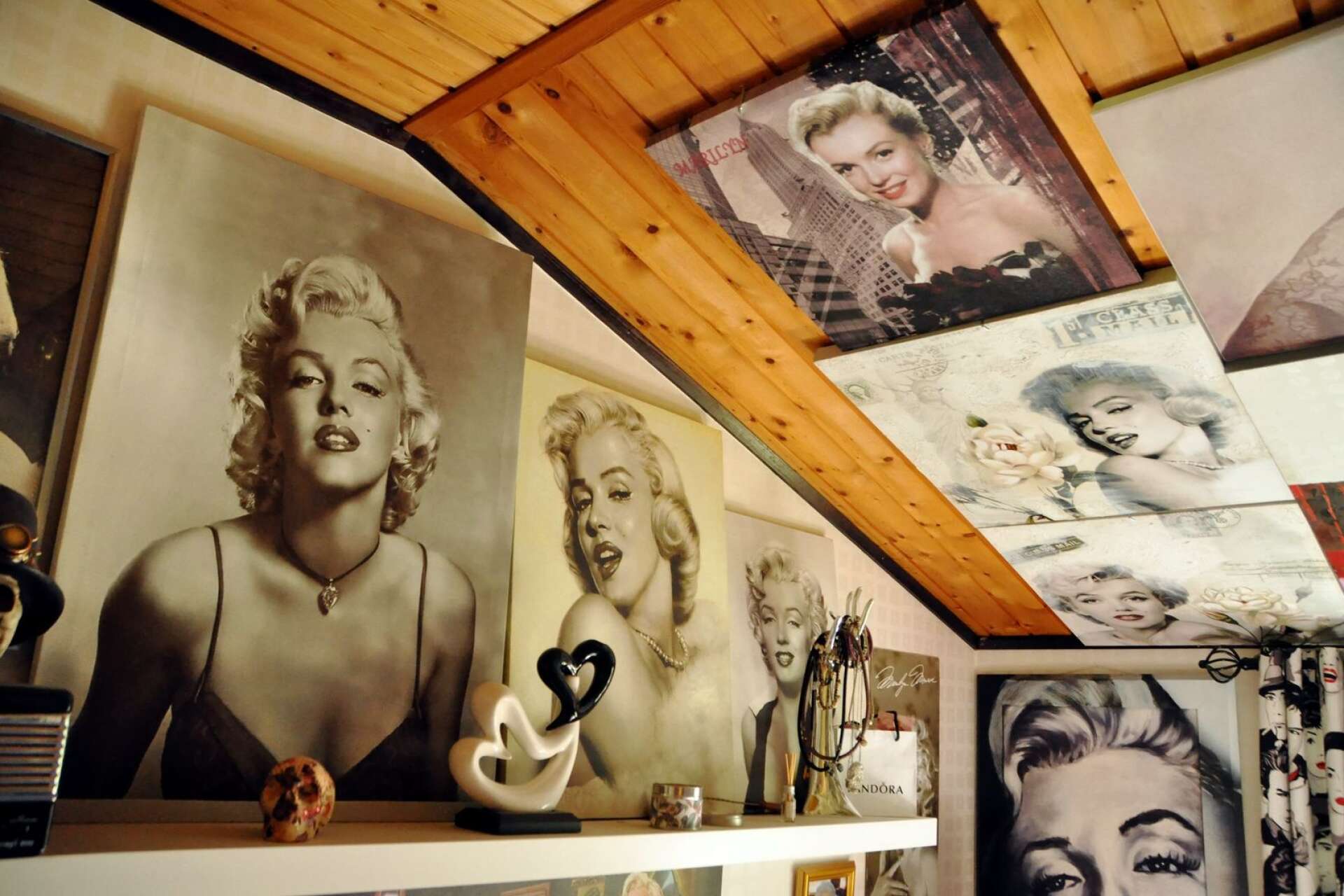 Håkan och Kicki Andersson i Skåpafors samlar på Marilyn Monroe och har hela huset fullt av prylar.