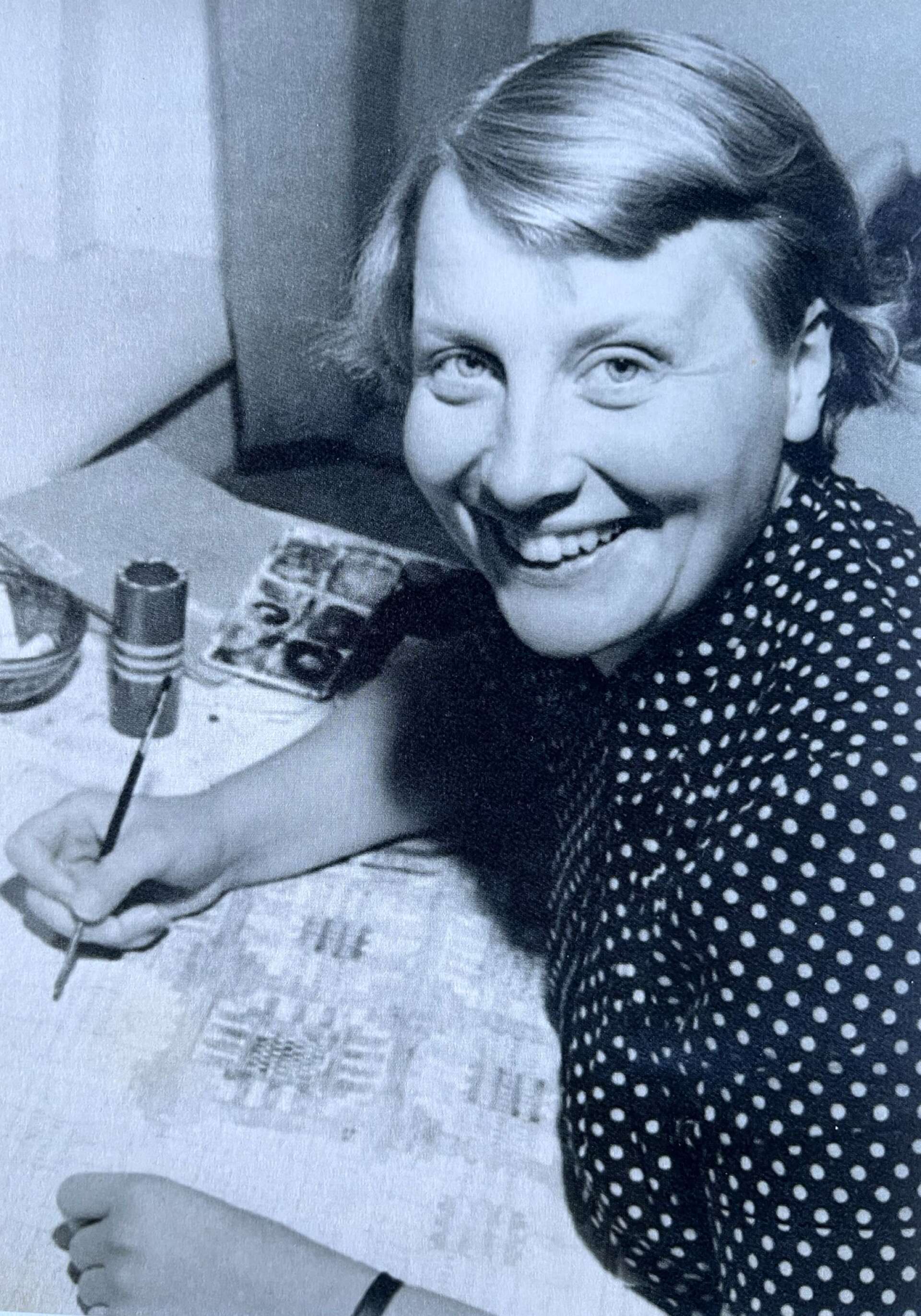 Ethel Halvarsson (1917–2011) är en av Sveriges främsta textilkonstnärer. Nyligen kom en bok som beskriver hennes gärning .