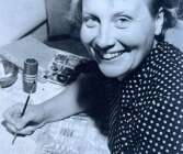 Ethel Halvarsson (1917–2011) är en av Sveriges främsta textilkonstnärer. Nyligen kom en bok som beskriver hennes gärning .